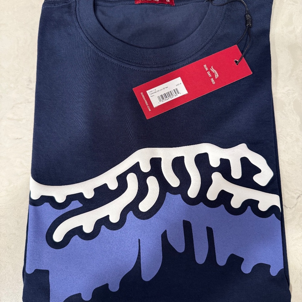 Tiger Woods Sunday Red Golf 3D Icon T Shirt NWT - Picture 4 of 4